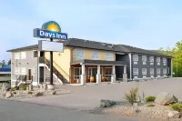 Days Inn by Wyndham 100 Mile House Hotel a 108 Mile Ranch