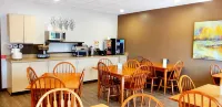 Lodging on the Square - breakfast