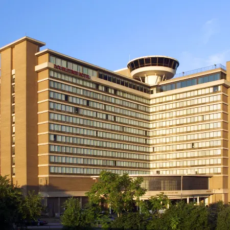 DoubleTree by Hilton Washington DC – Crystal City Отели рядом с достопримечательностью «Арлингтонское национальное кладбище»