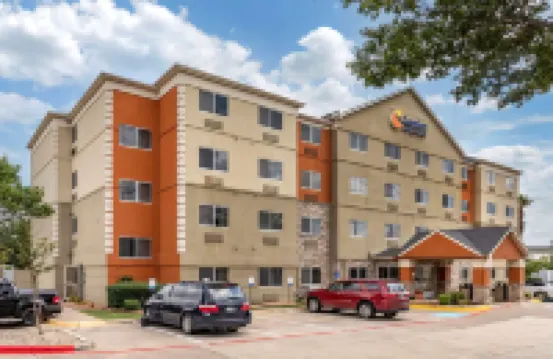Comfort Inn & Suites Hotels near Saint Johns Park