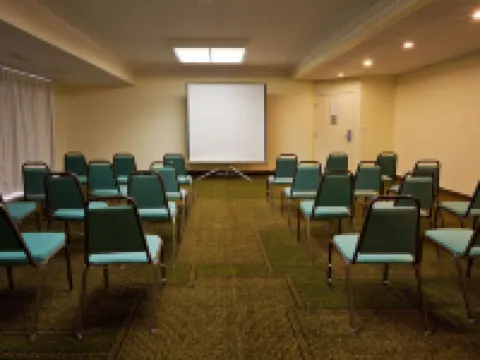 La Quinta Inn & Suites by Wyndham St. Pete-Clearwater Airpt Hotels in Feather Sound