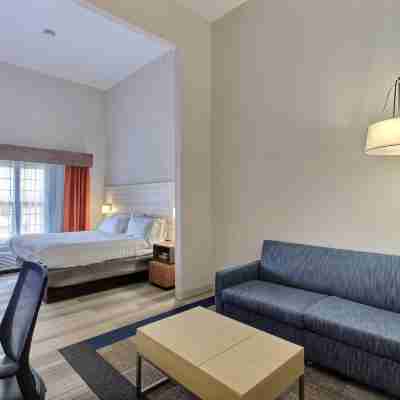 Holiday Inn Express & Suites Milwaukee Airport Rooms