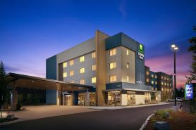 Holiday Inn Express & Suites PORTLAND AIRPORT by IHG