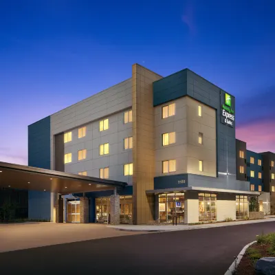 Holiday Inn Express & Suites PORTLAND AIRPORT by IHG Hotels near Nordstrom Rack