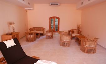 Pilgrim's Hotel - Housity