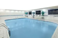 Days Inn & Suites by Wyndham Fargo 19th Ave/Airport Dome - Pool