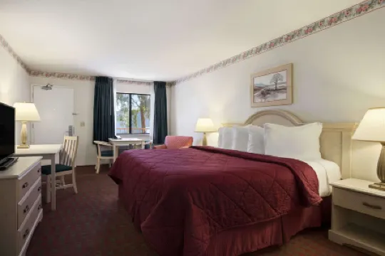 Days Inn by Wyndham Gilroy