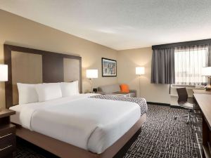 La Quinta Inn & Suites by Wyndham St Louis Route 66