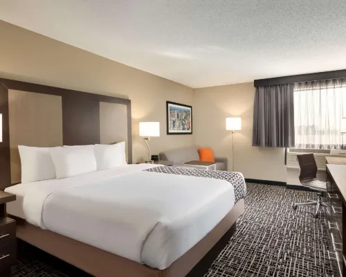 La Quinta Inn & Suites by Wyndham St Louis Route 66 Hotels in St. Louis County