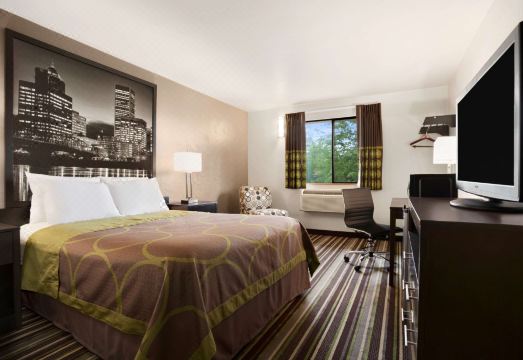 3. 슈퍼 8 바이 ..