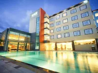Grage Grand Business Hotel Cirebon - Pools