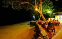 Koh Ngai Cliff Beach Resort