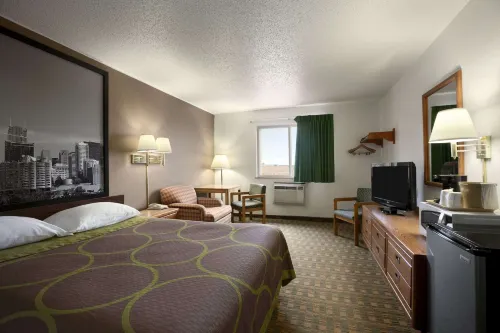 Super 8 by Wyndham Peru Starved Rock State Park Hotels in Peru