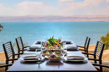 Crowne Plaza Jordan - Dead Sea Resort & Spa Отели в г. Ma'in