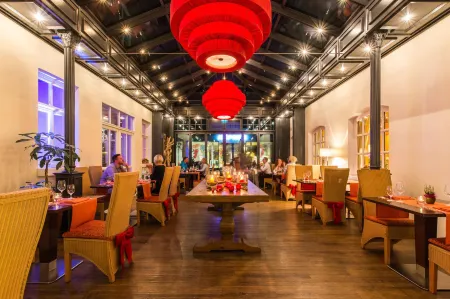 Romantik Hotel Reichshof Отели в г. Лецдорф