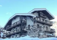 Hôtel Altis - Restaurant Le Val Vert Hôtels à : Moutiers
