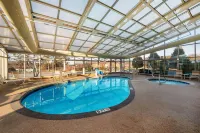 La Quinta Inn & Suites by Wyndham Mansfield Oh Hotels in Bellville