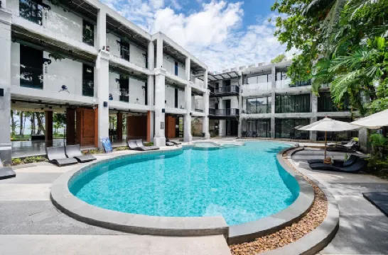 Kokotel Khao Lak Lighthouse Отели рядом с достопримечательностью «Small Sandy Beach»