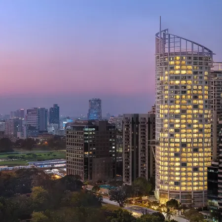 Dusit Suites Hotel Ratchadamri, Bangkok Отели рядом с достопримечательностью «Станция BTS Ратчадамри»