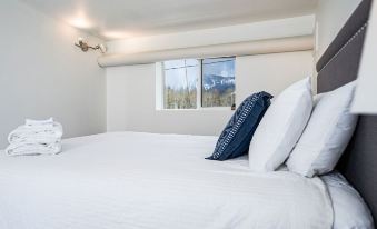 The Whiskey Jack Suite by Revelstoke Vacations