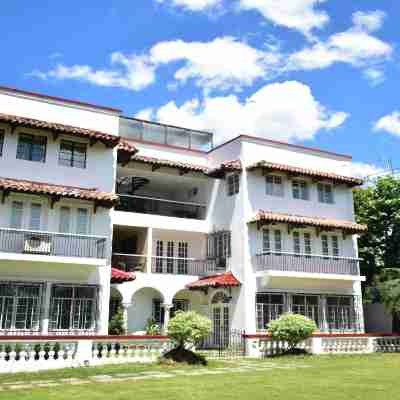 The Henry Suites MiraNila Quezon City Hotel Exterior