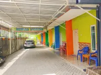 RedDoorz Syariah Near Lippo Plaza Sidoarjo Hotels in Sidoarjo