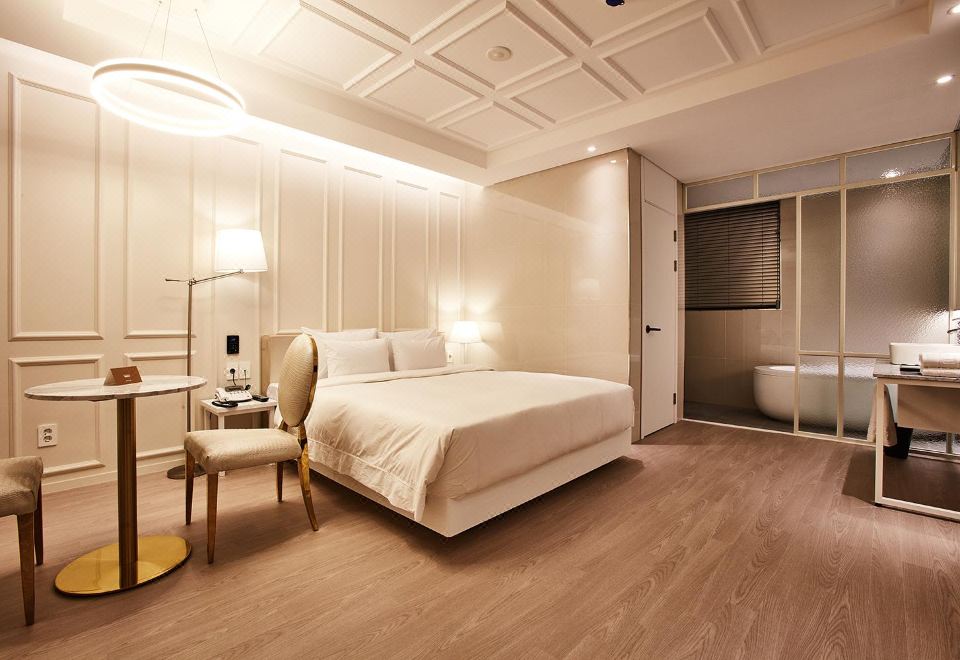 Hotel Wanted