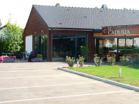 Logis le Cadusia Отели в г. Ле-Рисе