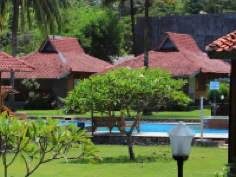 Ocean Queen Resort Hotels in Cisolok