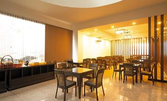 Intouch Riverside Hotel - Housity