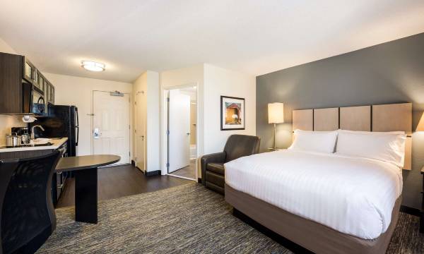Sonesta Simply Suites Chicago Waukegan