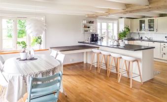 Nice Home in Valevåg with 4 Bedrooms and Wifi