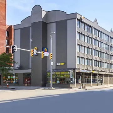 Comfort Inn Downtown Отели рядом с достопримечательностью «Станция метро "Тауэр-сити - Паблик-сквер"»