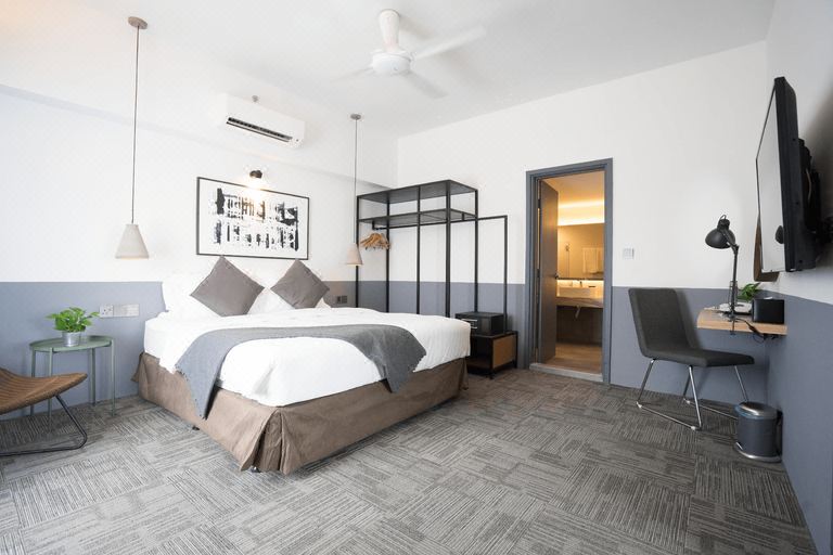 5. Z Hotel ..