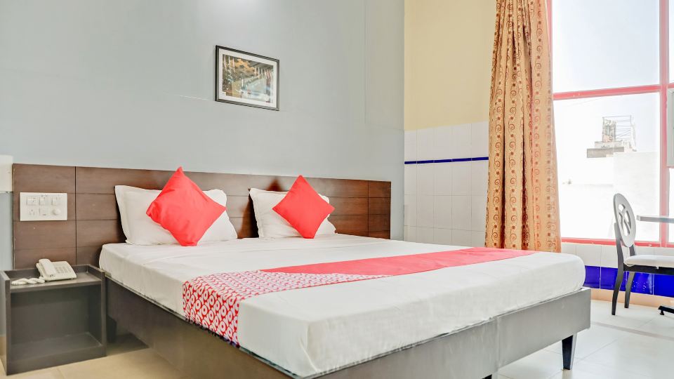 OYO 35587 Shanthi Royal