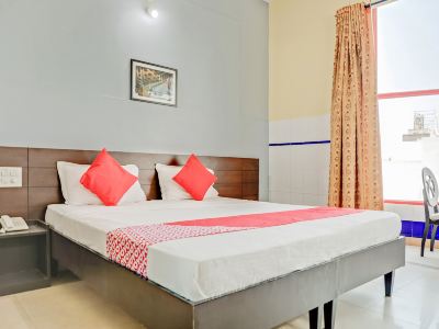 OYO 35587 Shanthi Royal