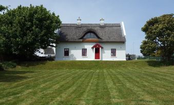 Teac Chondai Thatched Cottage - Housity