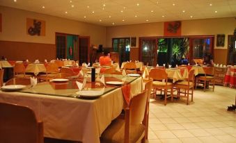 Makalani Hotel - Housity