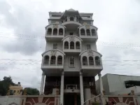 Hotel Raj Palace Отели рядом с достопримечательностью «Салабат Хан Том Ор Чандбибис Махал»