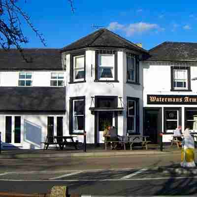 OYO the Watermans Arms Hersham Hotel Exterior