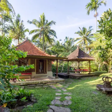 Prana Dewi Mountain Resort Отели рядом с достопримечательностью «Храм Батукару»