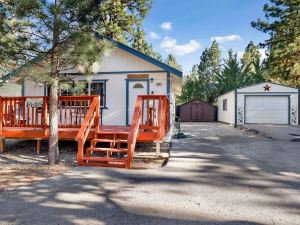 1938-Montana Cabin 2 Bedroom Home by RedAwning