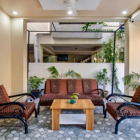 Itsy Hotels Shri Guru Service Apartment Отели рядом с достопримечательностью «Форт Ситабулди»
