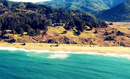 LX28: Gold Beach Oceanfront Estate - Housity