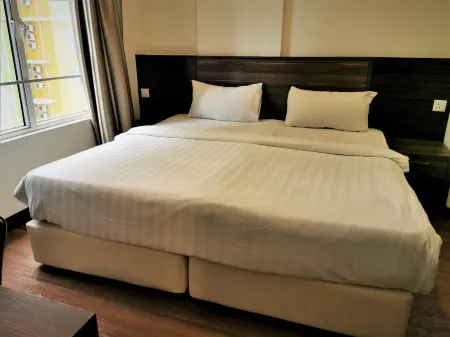 HomeStay Fhs @ Free Water Theme Park Tickets Suite