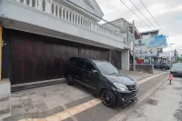 RedDoorz Syariah Plus @ Perintis Guesthouse Tasikmalaya - parking