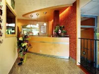 Hôtel Au Petit Caporal Hotels in Charenton-le-Pont