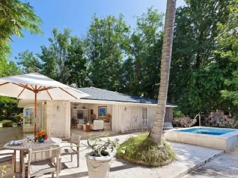 Enchanting Beachfront Retreat - Leamington Cottage 1 Bedroom Villa by Blue Sky Luxury Hotel a 