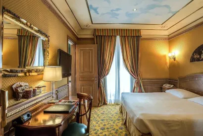 River Palace Hotel