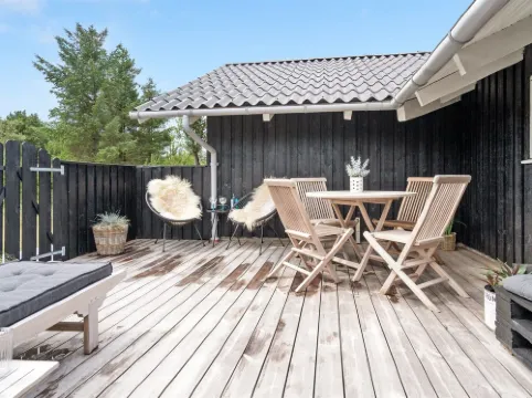 "Elayne" - 3km from the Sea